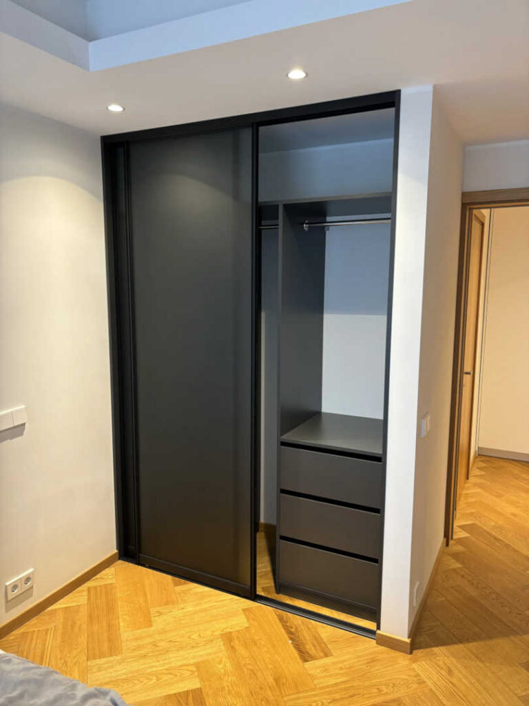 Grandber Sisustus Garderoob Must