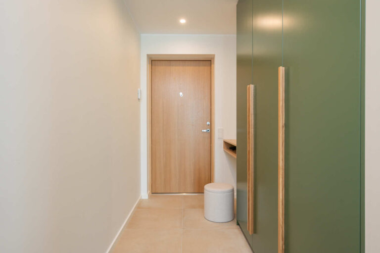 Grandber garderoob esik