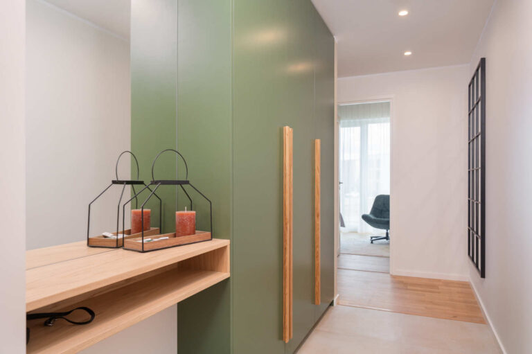 Grandber garderoob roheline