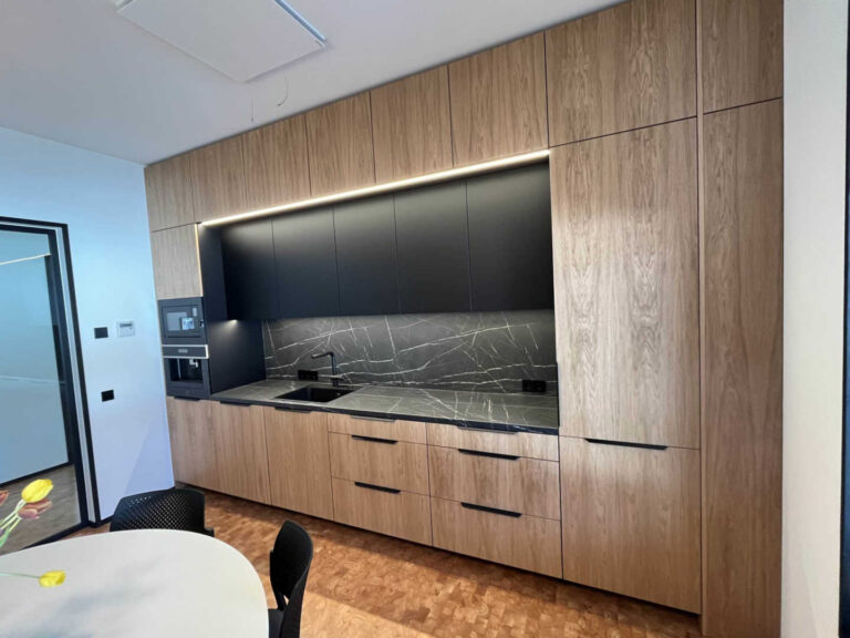 Grandber eritellimusel köögimööbel